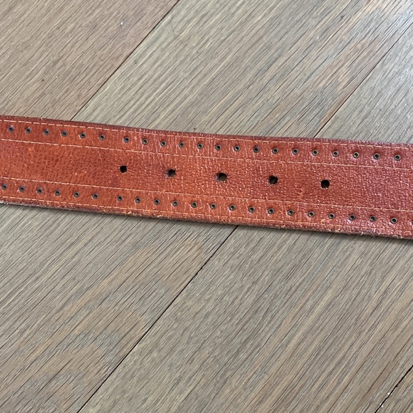 Saddle brown genuine leather belt. Size small - Picture 6 of 6